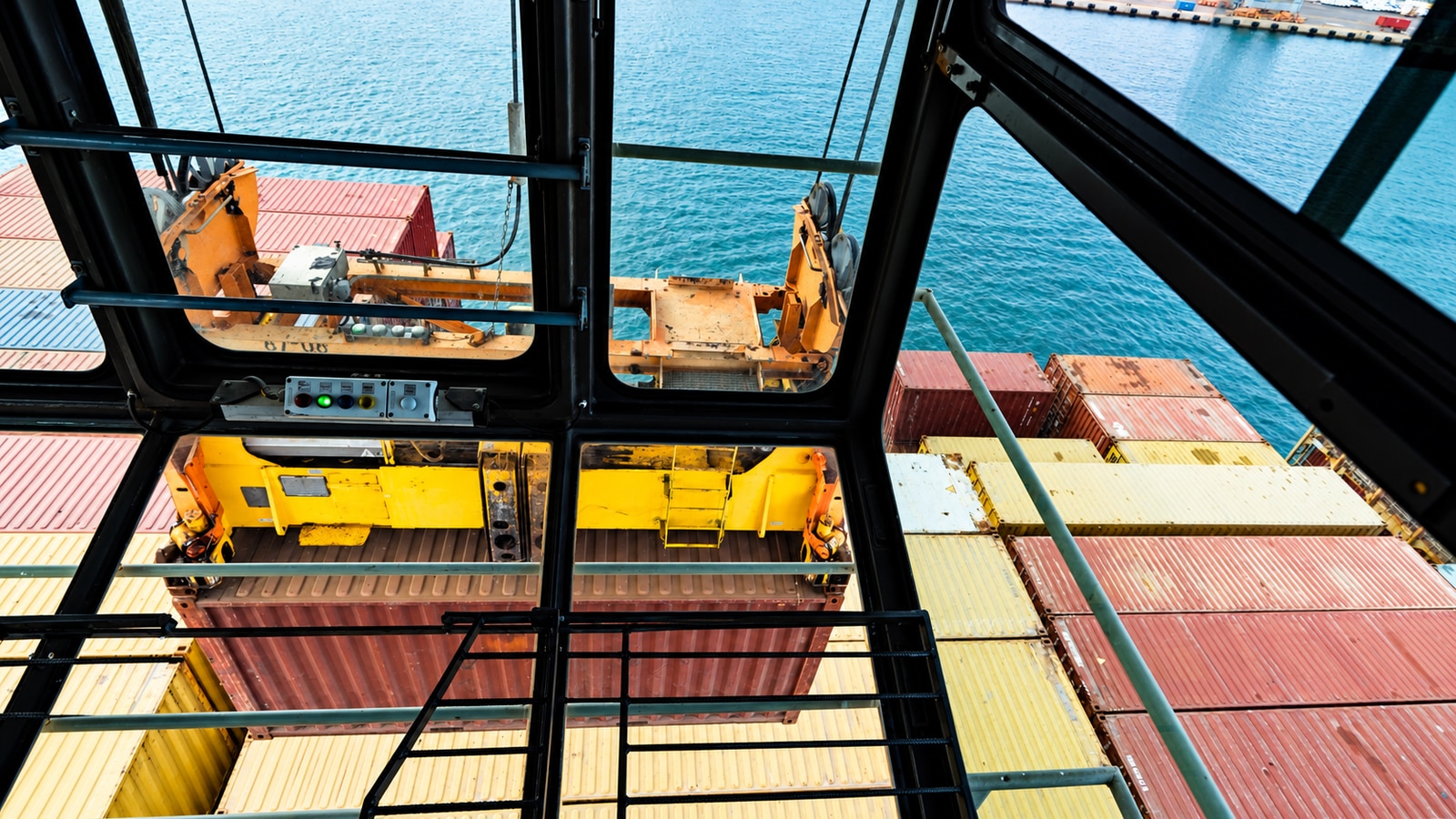 Container-crane work at Haifa Port, 2019: trade context, not survey results or fieldwork.
